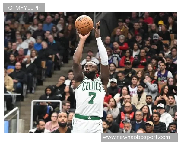 杰伦布朗上半场表现出色10投6中砍下17分正负值高达22助力球队领先 杰伦布朗上半场表现出色10投6中砍下17分正负值高达22助力球队领先