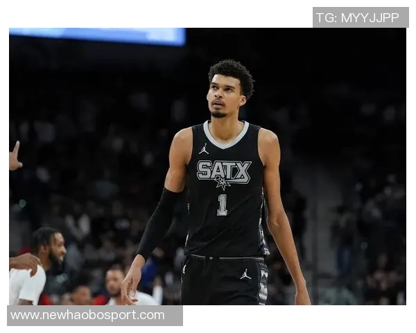 文班在CBA首节遭遇重创五次失误三次犯规表现不佳引发热议