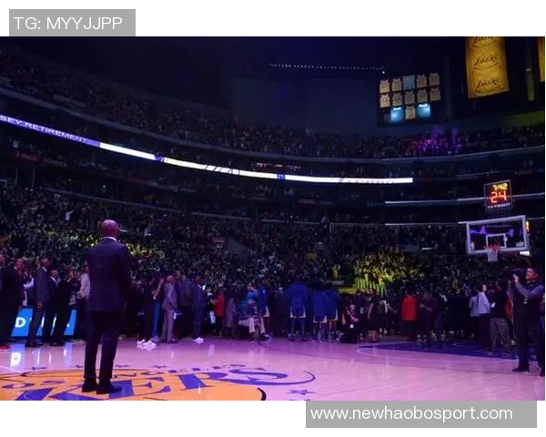 2025铁人荣耀时刻全队齐心协力捧杯共庆冠军荣耀之夜